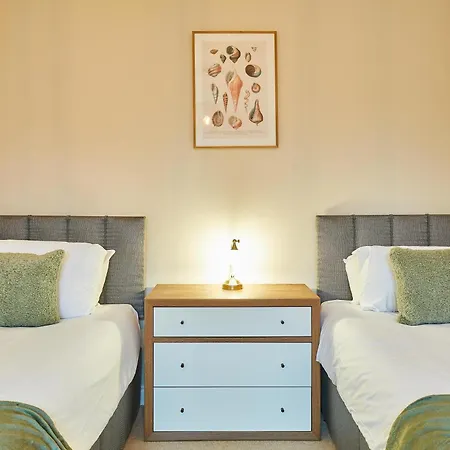 Host & - Watch House *