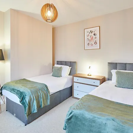 Host & - Watch House スカーバラ