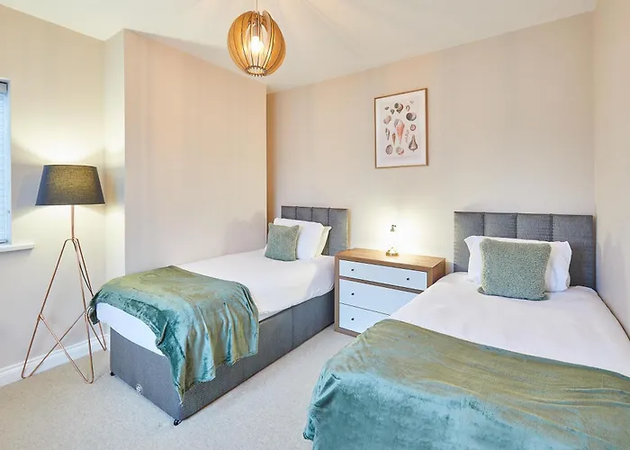 Host & - Watch House スカーバラ