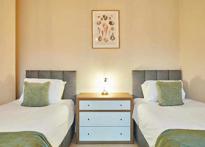 Host & - Watch House *